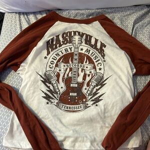 Nashville country music tee. Brand:ultra flirt. size: xs